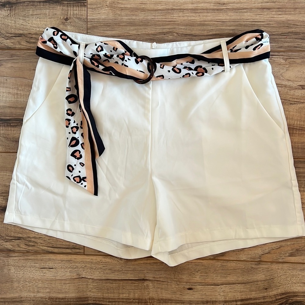 Everlynn Apparel Women’s White High Waisted Shorts Size L White